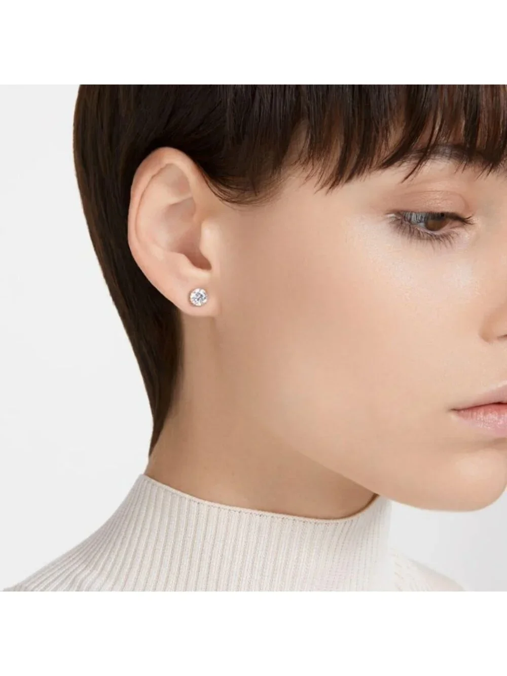 Elegant Crystal Stud Earrings - Dazzling Sparkle, Perfect for Any Occasion